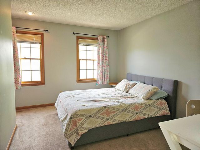 8638 Greenwood Lane, Lenexa, KS 66215