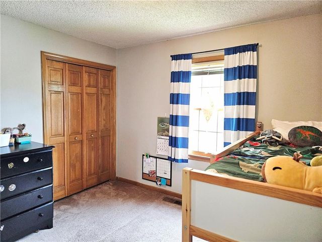 8638 Greenwood Lane, Lenexa, KS 66215