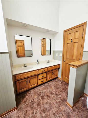 8638 Greenwood Lane, Lenexa, KS 66215