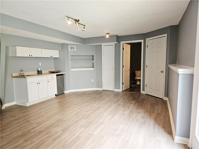 8638 Greenwood Lane, Lenexa, KS 66215