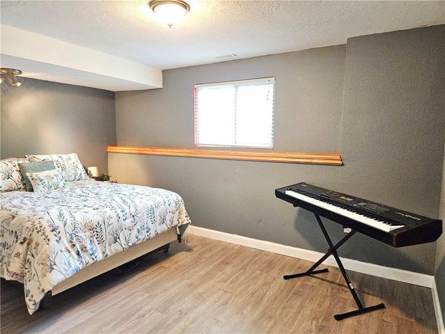 8638 Greenwood Lane, Lenexa, KS 66215