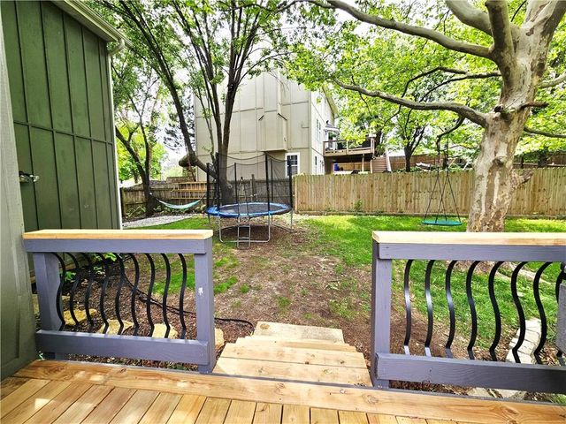 8638 Greenwood Lane, Lenexa, KS 66215