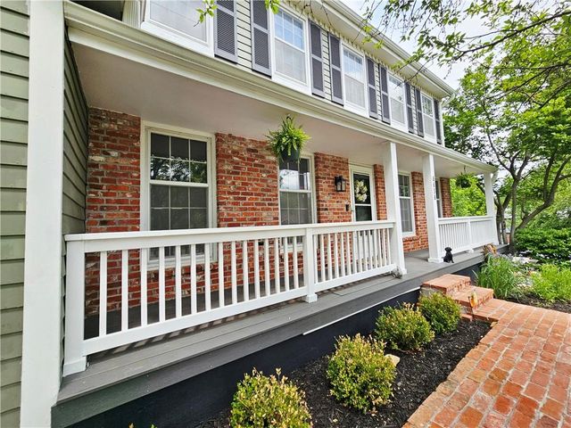 8638 Greenwood Lane, Lenexa, KS 66215