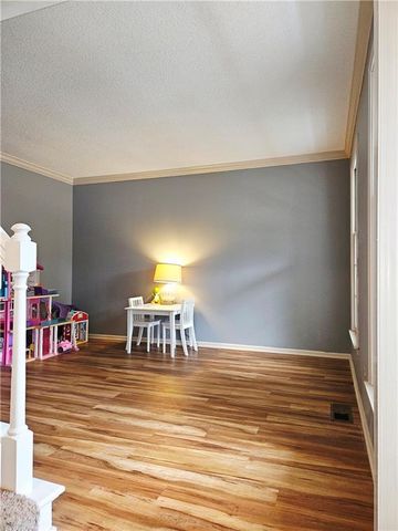 8638 Greenwood Lane, Lenexa, KS 66215