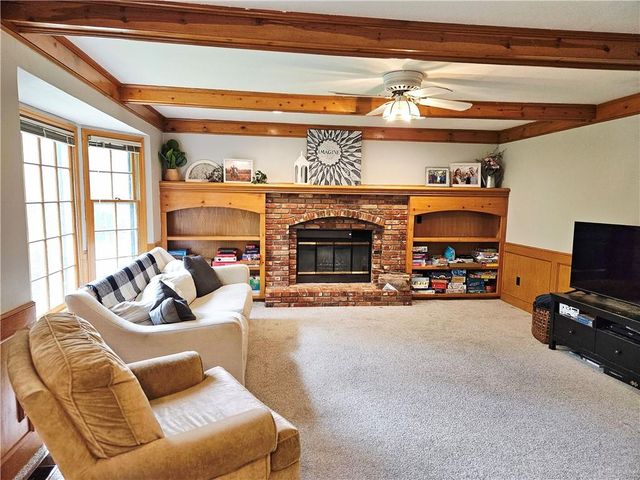 8638 Greenwood Lane, Lenexa, KS 66215