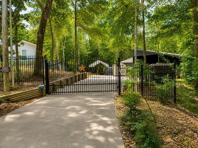 236 W Peterson Loop, Livingston, TX 77351