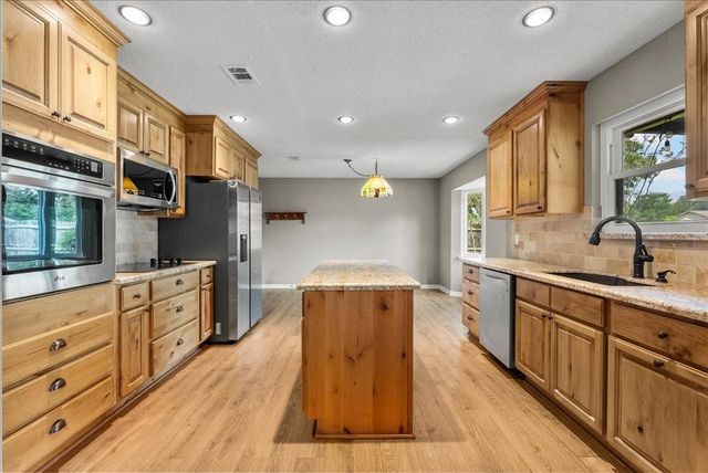 5405 Rockland Drive, Pearland, TX 77584