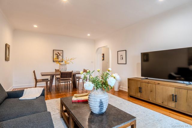 21 Barstow Road 5K, Great Neck, NY 11021