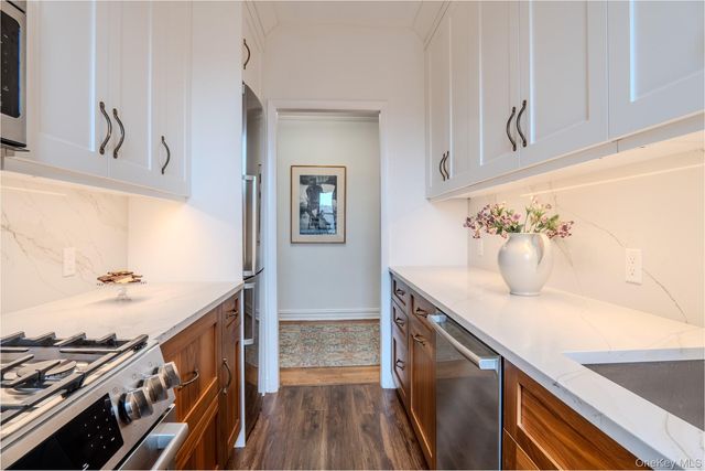 21 Barstow Road 5K, Great Neck, NY 11021