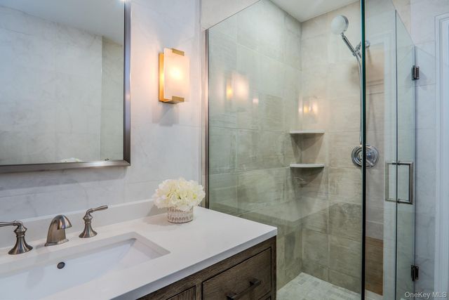 21 Barstow Road 5K, Great Neck, NY 11021