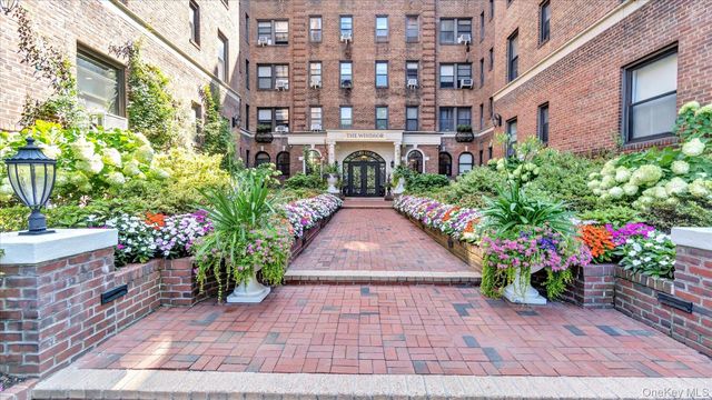 21 Barstow Road 5K, Great Neck, NY 11021