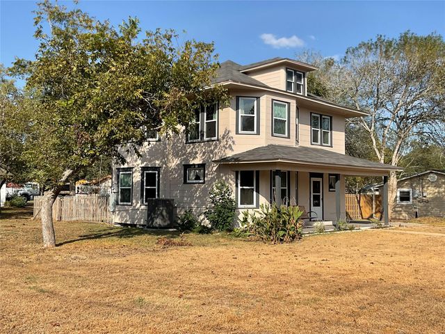 1203 E Third Street, Hallettsville, TX 77964