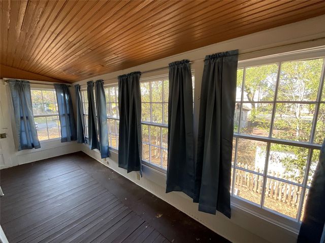 1203 E Third Street, Hallettsville, TX 77964