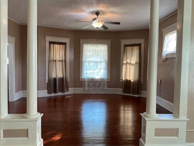 1203 E Third Street, Hallettsville, TX 77964