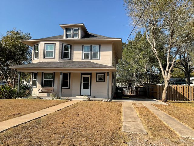 1203 E Third Street, Hallettsville, TX 77964