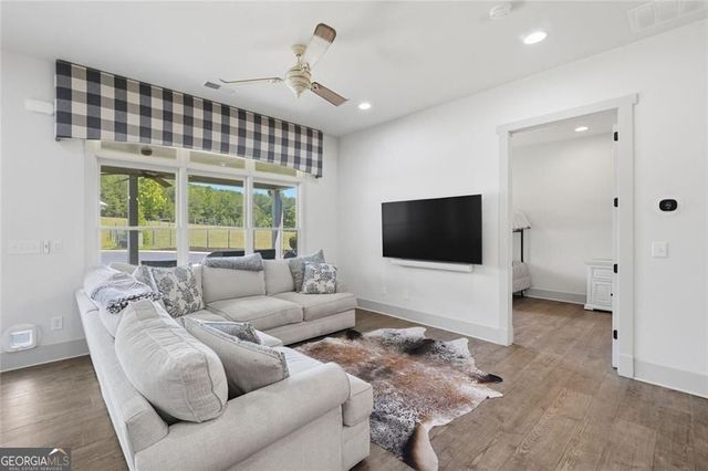445 E Valley Road NE, Rydal, GA 30171