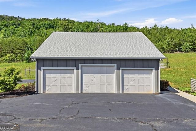 445 E Valley Road NE, Rydal, GA 30171