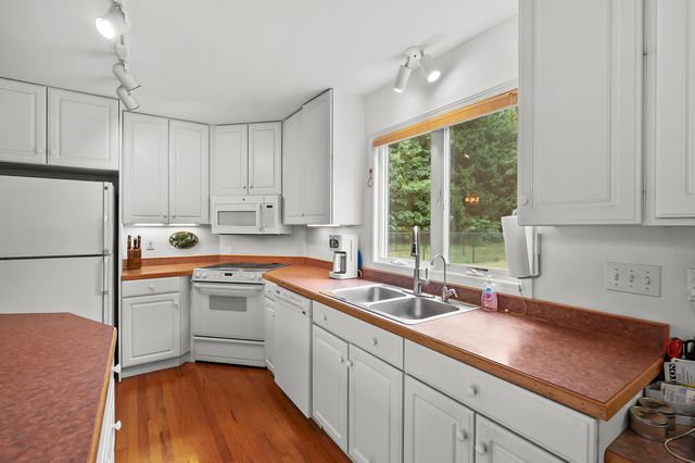 31664 Fish Hatchery Road, Kalamazoo, MI 49009