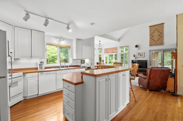 31664 Fish Hatchery Road, Kalamazoo, MI 49009