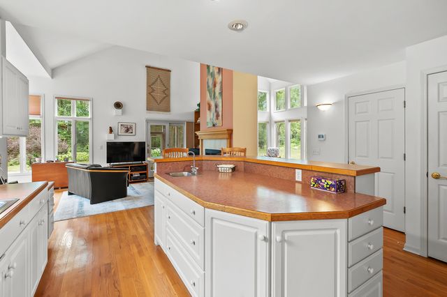 31664 Fish Hatchery Road, Kalamazoo, MI 49009