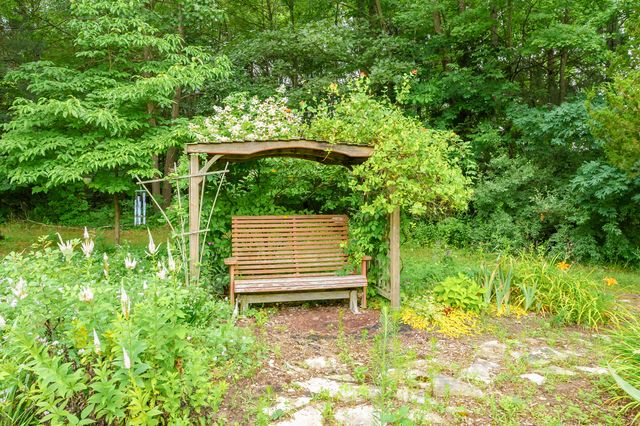 31664 Fish Hatchery Road, Kalamazoo, MI 49009