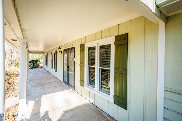 141 N Eagle Ridge Drive, Florence, MS 39073