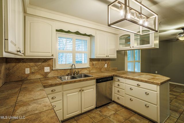 141 N Eagle Ridge Drive, Florence, MS 39073