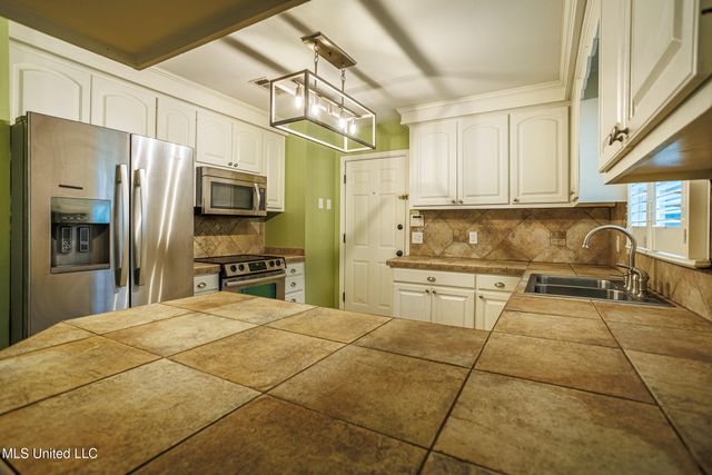 141 N Eagle Ridge Drive, Florence, MS 39073