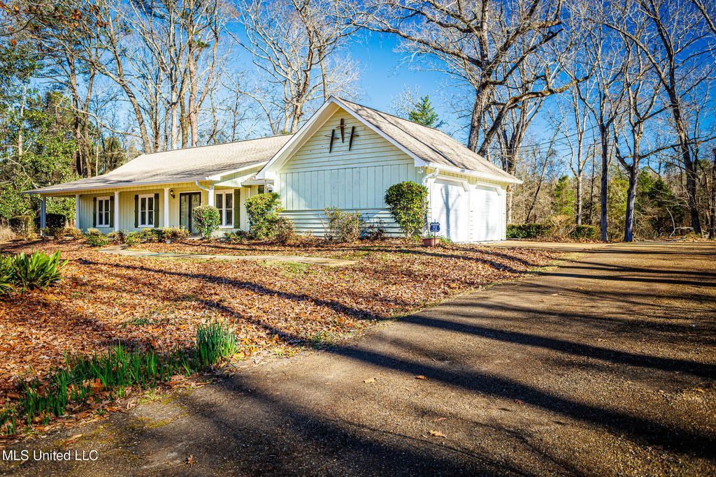 141 N Eagle Ridge Drive, Florence, MS 39073