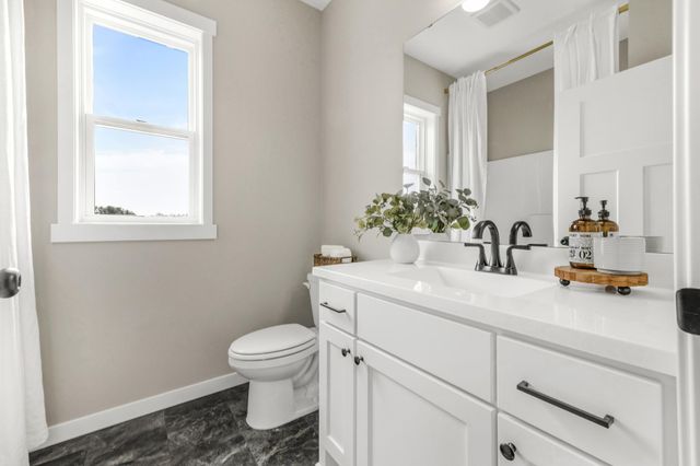 713 David Way, Isanti, MN 55040
