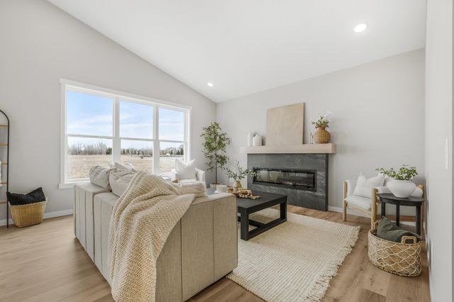 713 David Way, Isanti, MN 55040