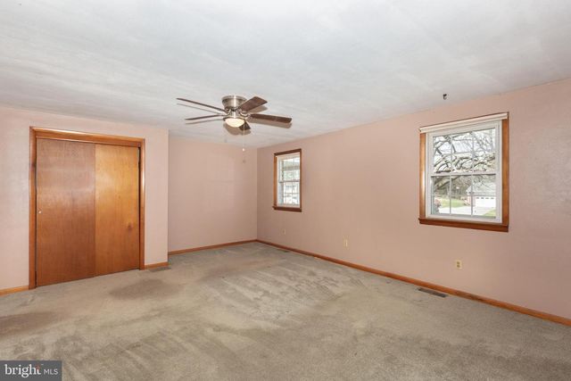 5 SUNSET DR, Gettysburg, PA 17325