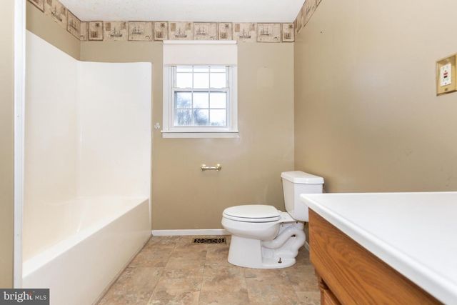 5 SUNSET DR, Gettysburg, PA 17325