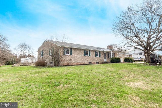5 SUNSET DR, Gettysburg, PA 17325