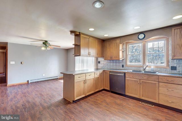 5 SUNSET DR, Gettysburg, PA 17325