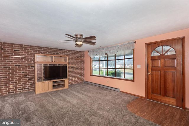 5 SUNSET DR, Gettysburg, PA 17325