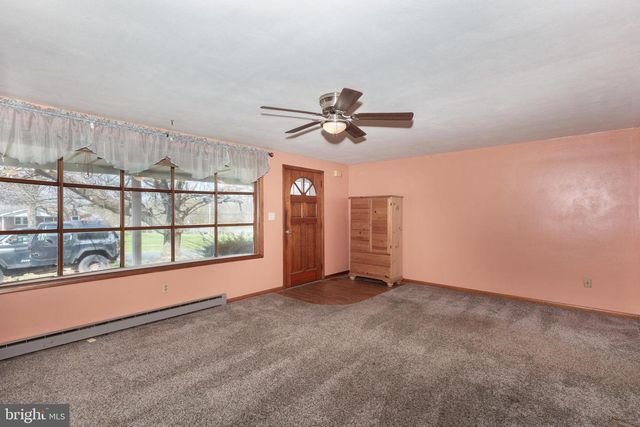 5 SUNSET DR, Gettysburg, PA 17325