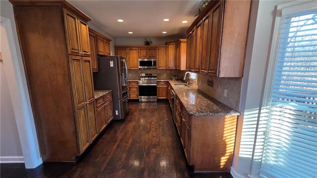 8980 Stonelake Court, Roswell, GA 30076