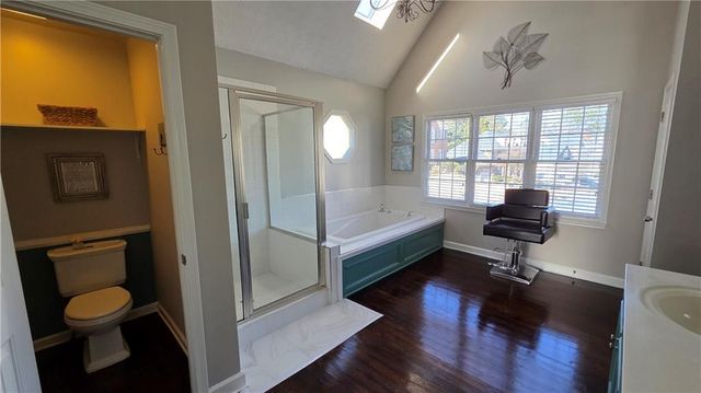 8980 Stonelake Court, Roswell, GA 30076