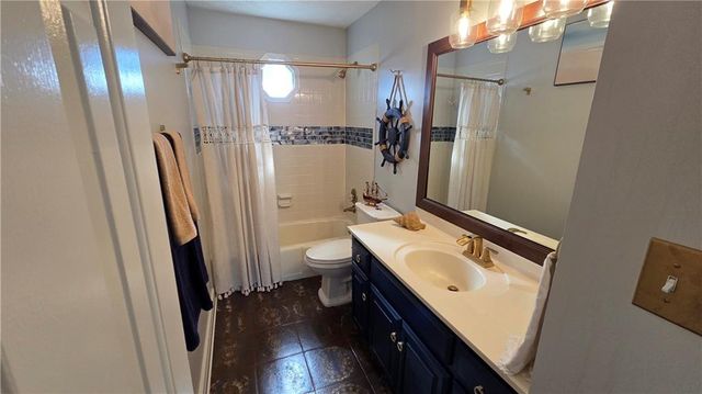 8980 Stonelake Court, Roswell, GA 30076