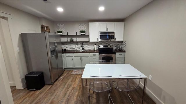 8980 Stonelake Court, Roswell, GA 30076