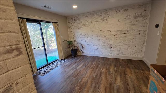 8980 Stonelake Court, Roswell, GA 30076