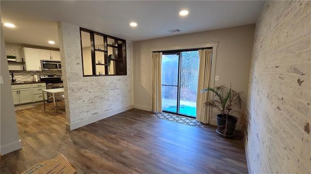 8980 Stonelake Court, Roswell, GA 30076