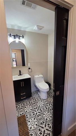 8980 Stonelake Court, Roswell, GA 30076