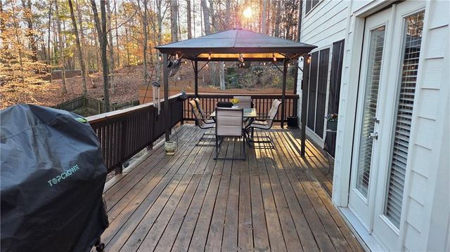 8980 Stonelake Court, Roswell, GA 30076