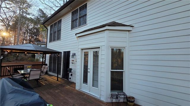 8980 Stonelake Court, Roswell, GA 30076