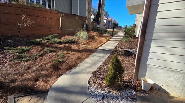 8980 Stonelake Court, Roswell, GA 30076