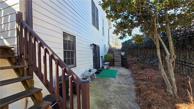 8980 Stonelake Court, Roswell, GA 30076