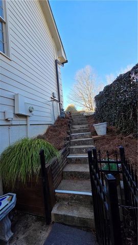 8980 Stonelake Court, Roswell, GA 30076