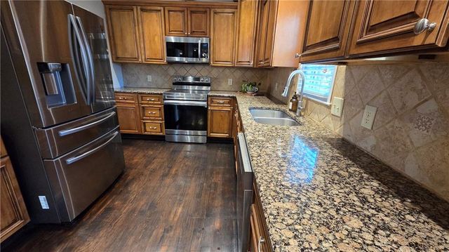 8980 Stonelake Court, Roswell, GA 30076